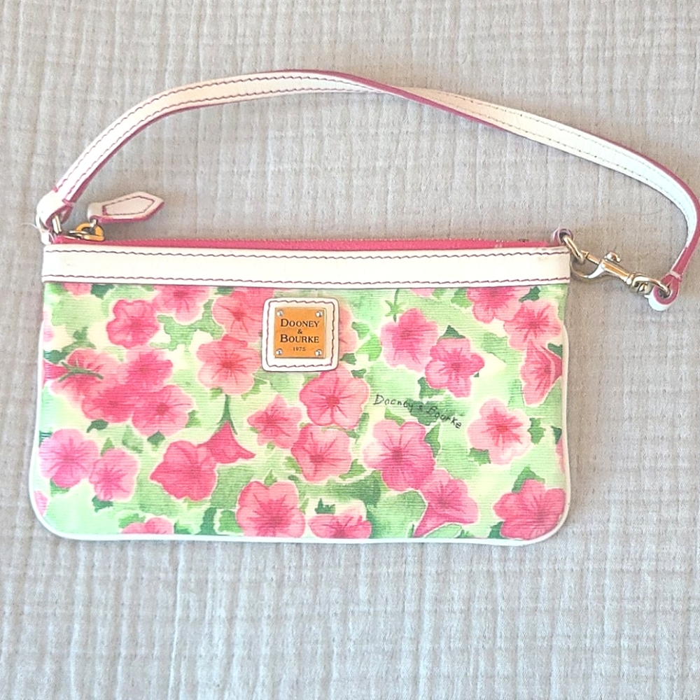 Dooney and Bourke clutch
